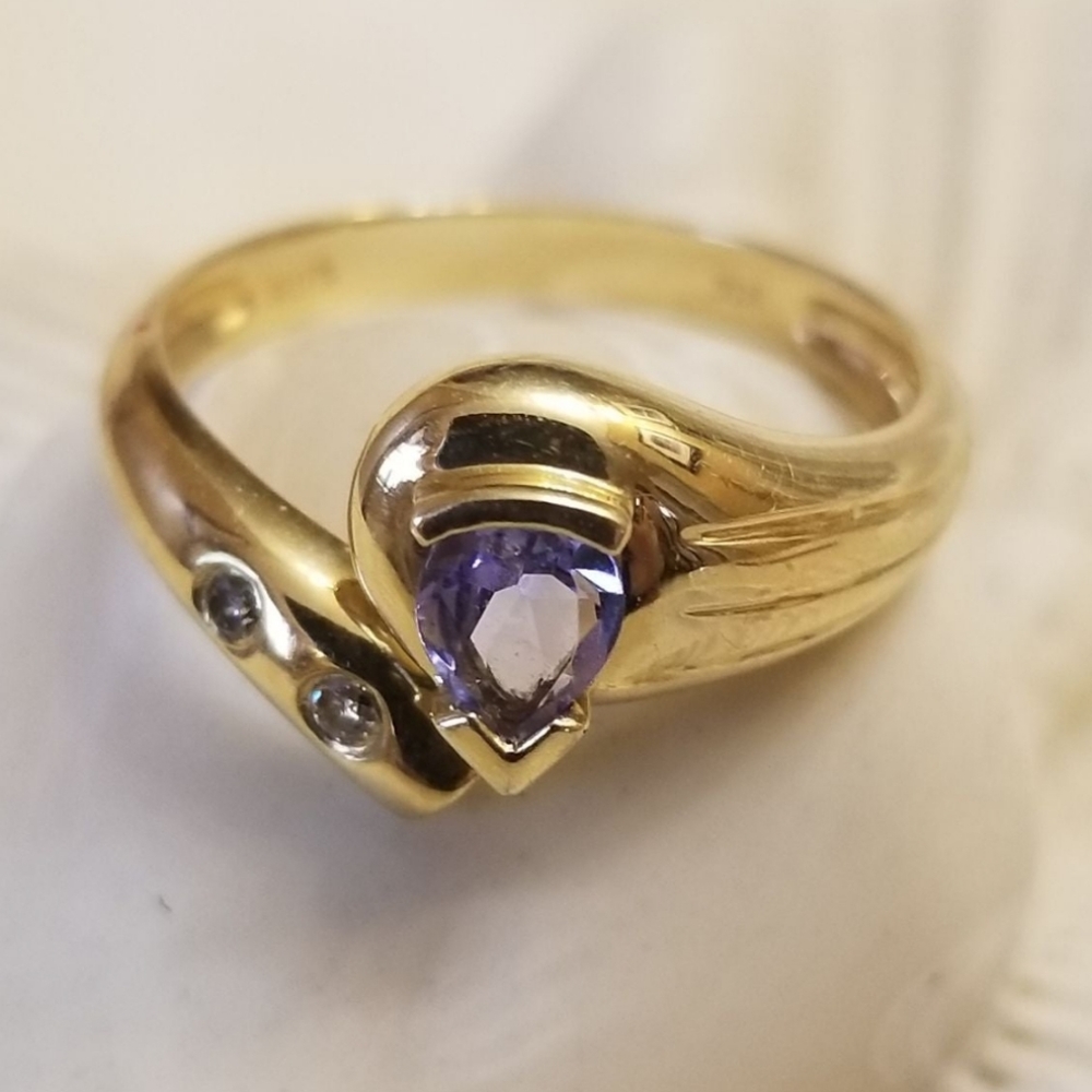 14kt Gold Tanzanite & Diamond Ring